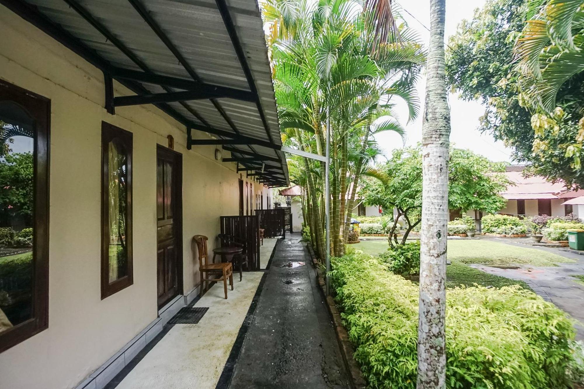 Kampung 168 Hotel Jimbaran Екстериор снимка