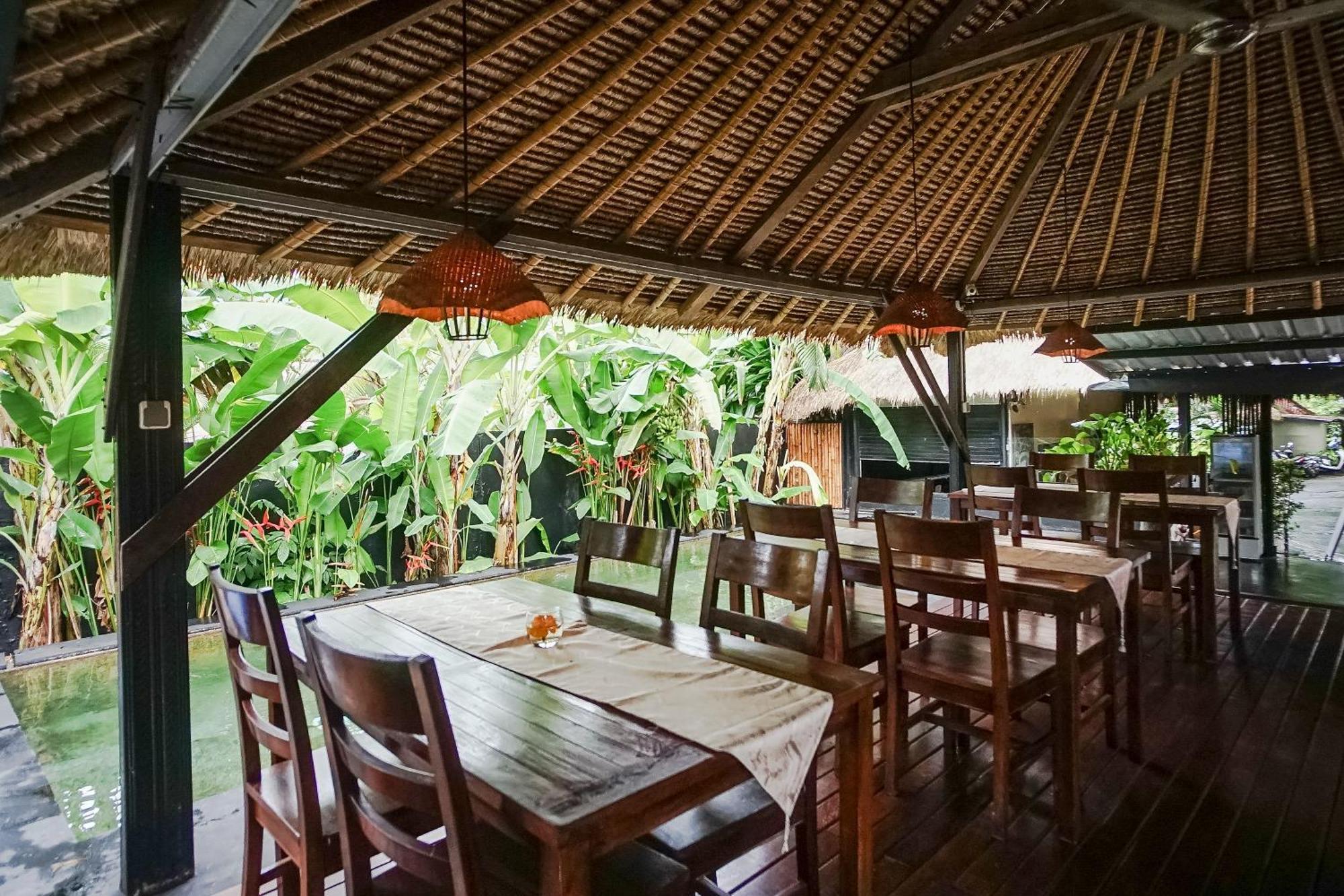 Kampung 168 Hotel Jimbaran Екстериор снимка