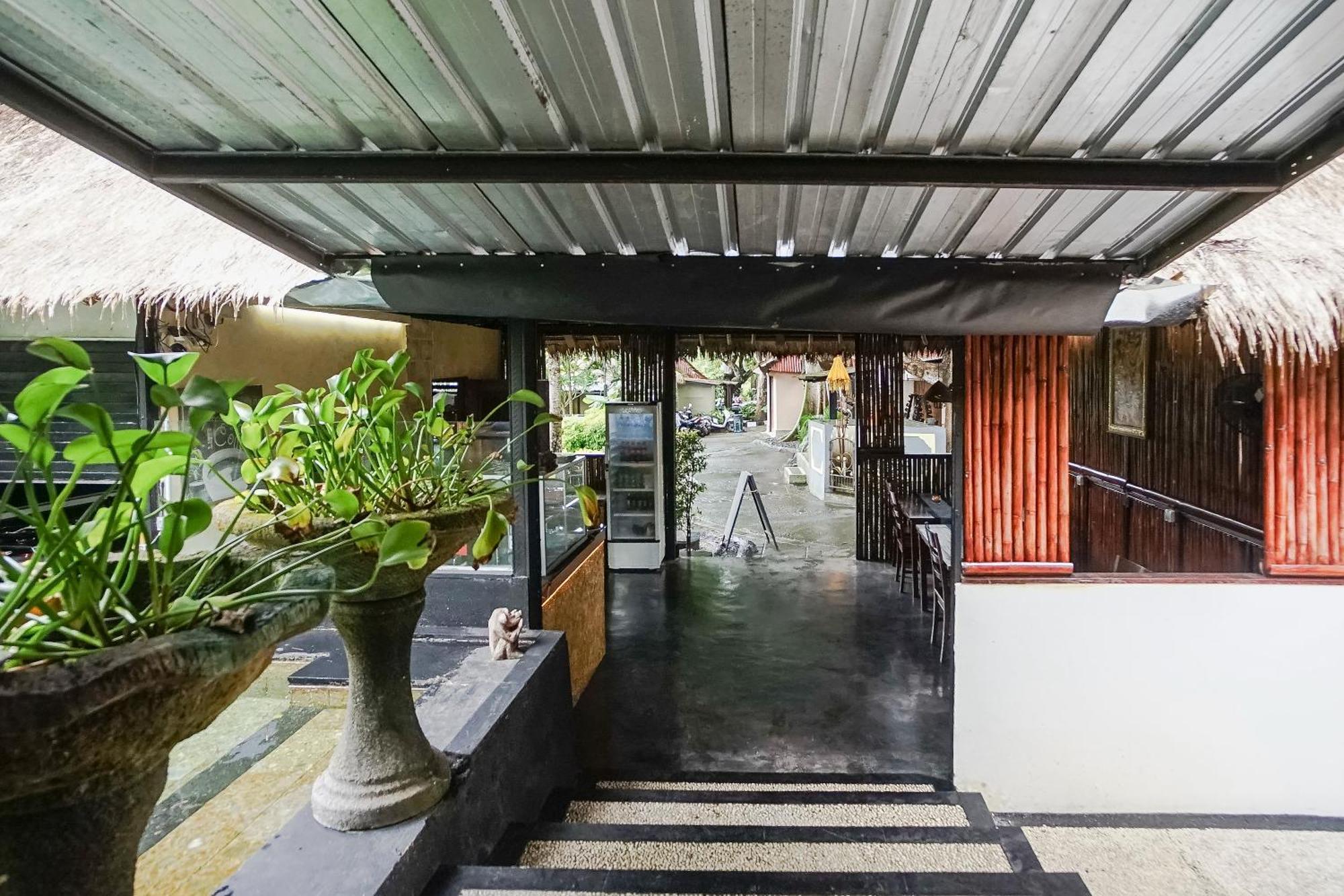Kampung 168 Hotel Jimbaran Екстериор снимка