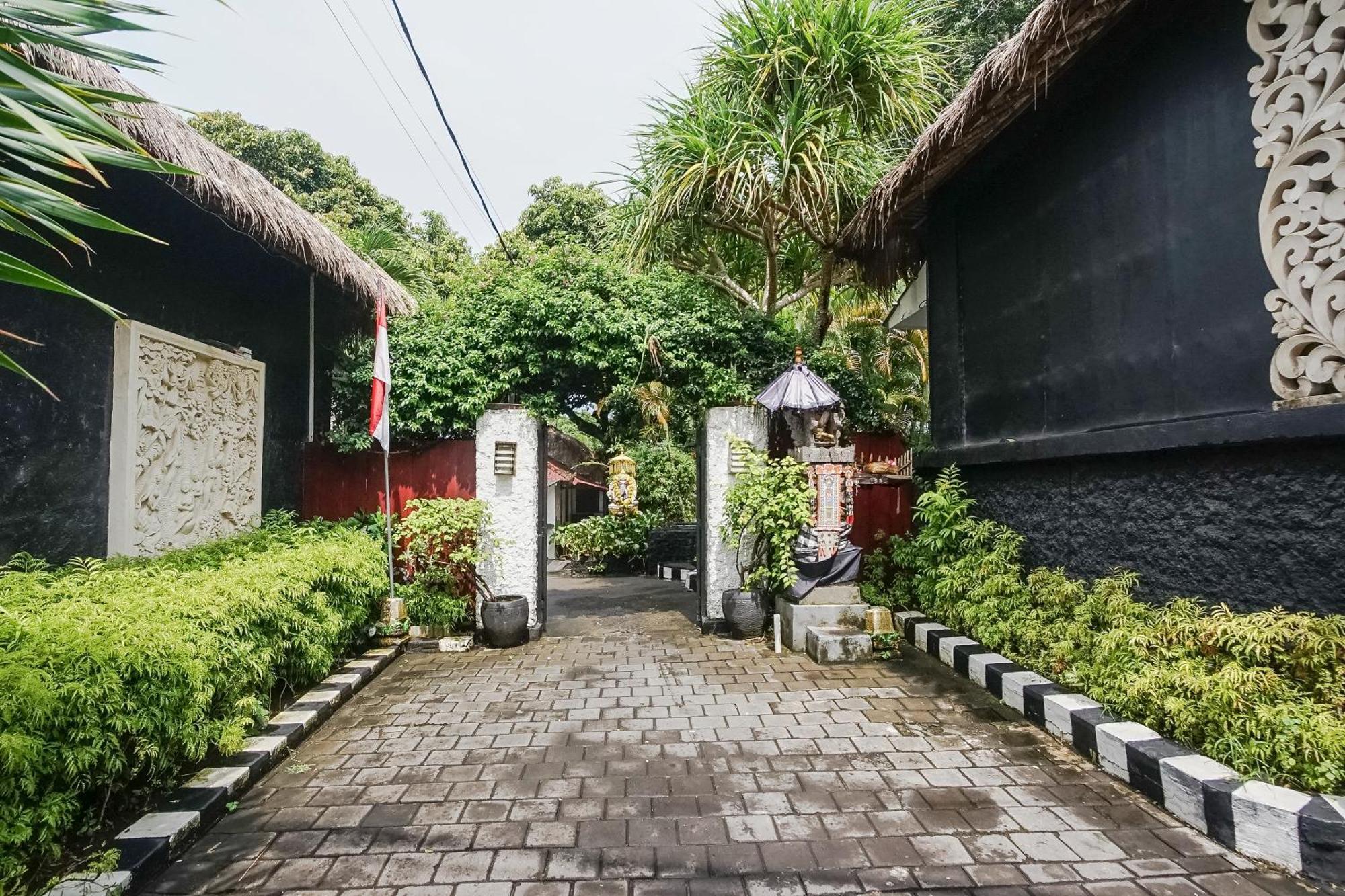 Kampung 168 Hotel Jimbaran Екстериор снимка